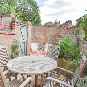 Holiday home - Luxury Townhouse - With Free Parking, Chester